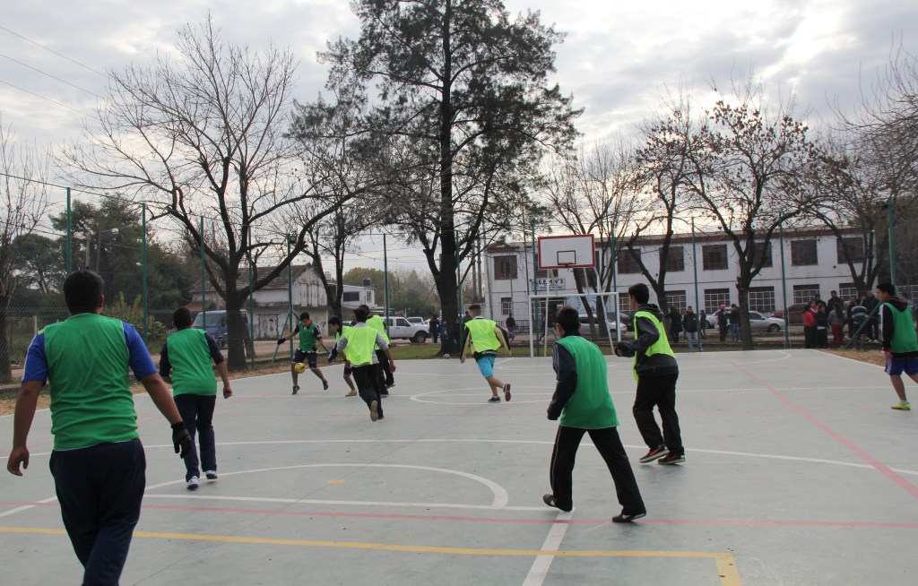  San Miguel sigue invirtiendo en la construcción de playones deportivos para la comunidad educativa