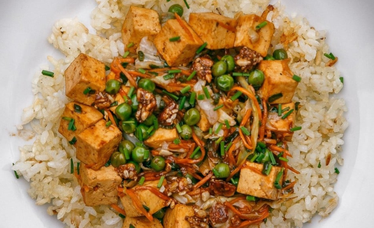  Salteado thai con tofu