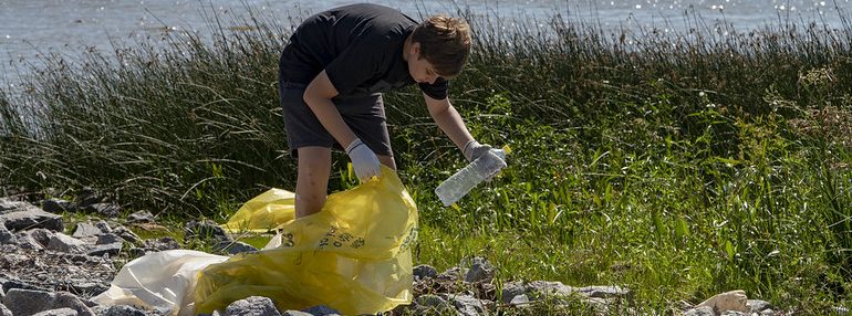  120 estudiantes limpiaron la costa para generar conciencia ambiental