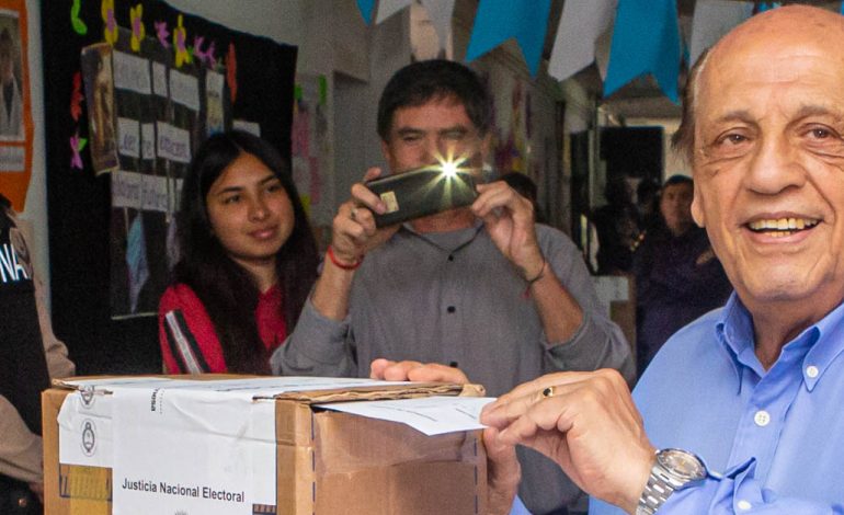  Juan José Mussi voto en Berazategui