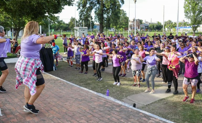  Deportes cerró la Semana de la Mujer con una fiesta violeta en el Corredor Aeróbico