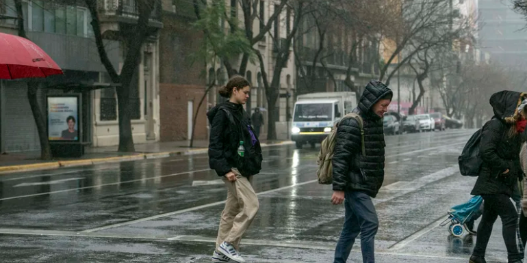  Diluvia en Buenos Aires y cayó granizo en el Conurbano