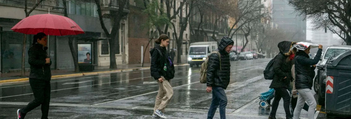 Diluvia en Buenos Aires y cayó granizo en el Conurbano