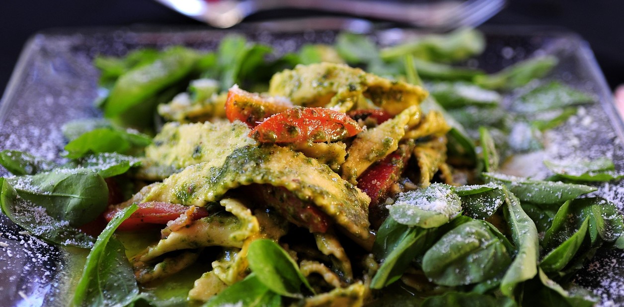 Pesto de rúcula y tomates cherry