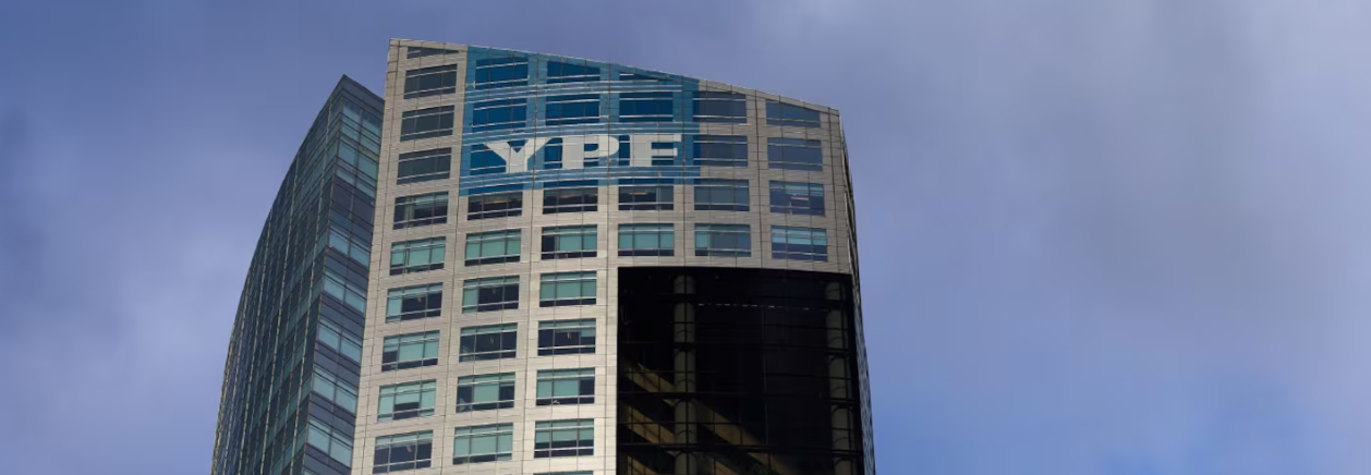 Juicio por YPF: Preska evalúa si frena la entrega de acciones de Argentina