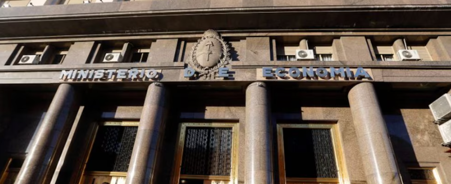 El Gobierno intervendrá en el mercado cambiario para contener la suba del dólar