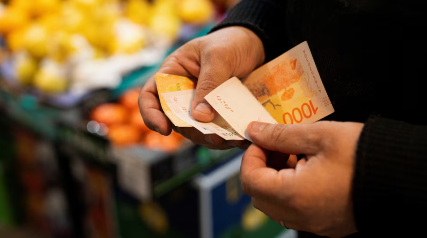 Inflación de diciembre: la clave para dólar, Ganancias y monotributo